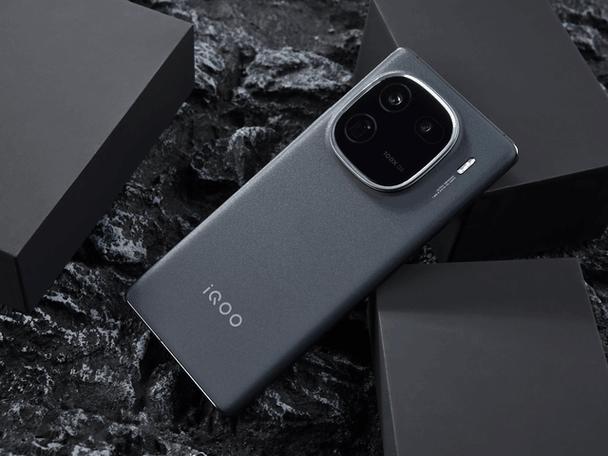 IQOO 12 PRO手机怎么样？性能和外观分析