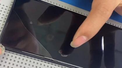 贴膜有气泡怎么办？贴膜操作技巧与气泡处理方法