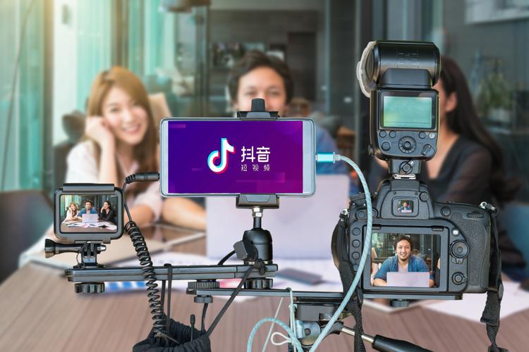抖音直播怎么赚钱？直播赚钱的技巧和策略有哪些？
