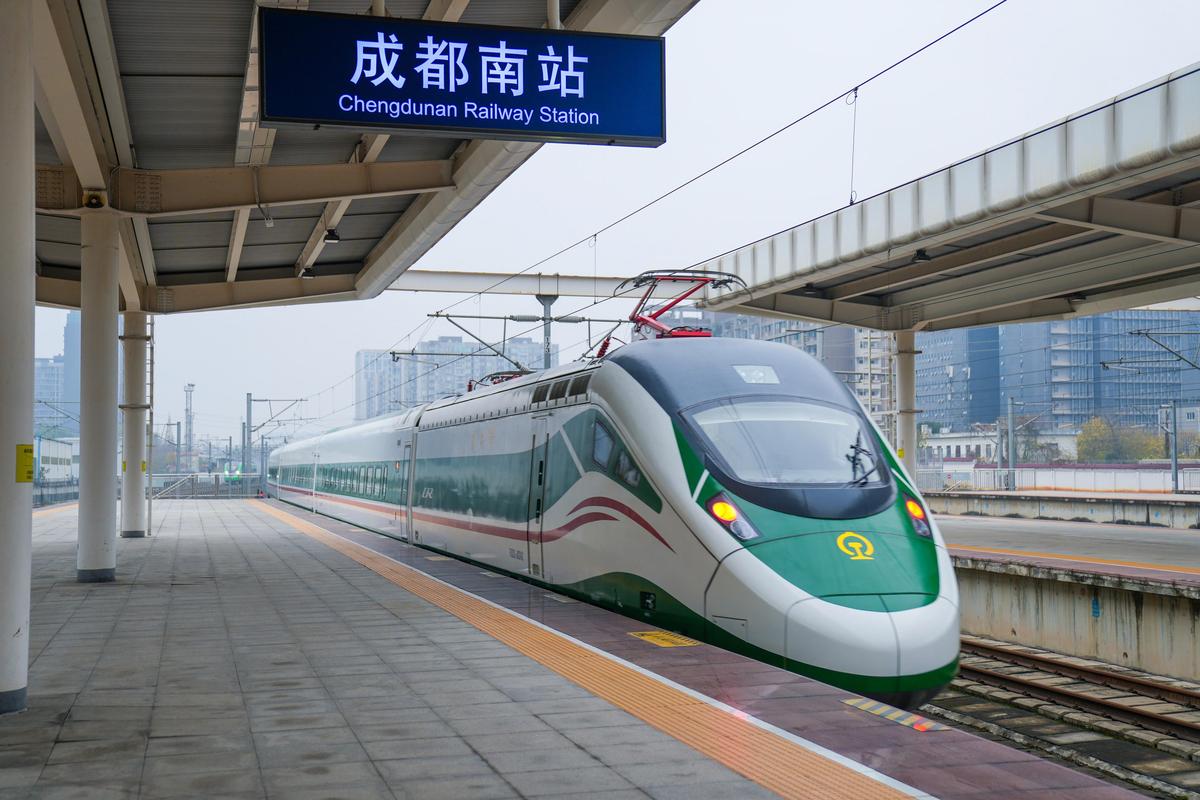 成都铁路局官网查询路线和车次的方法是什么？